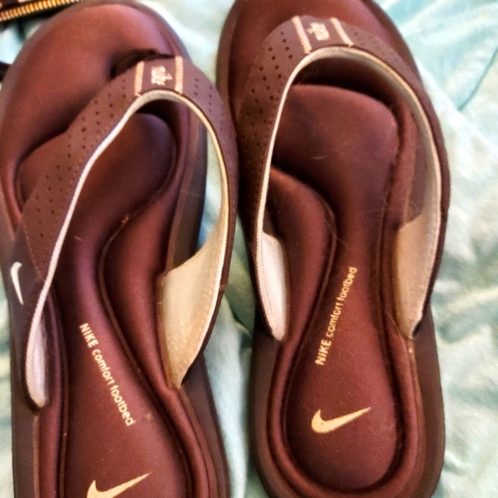 Nike flip flops size